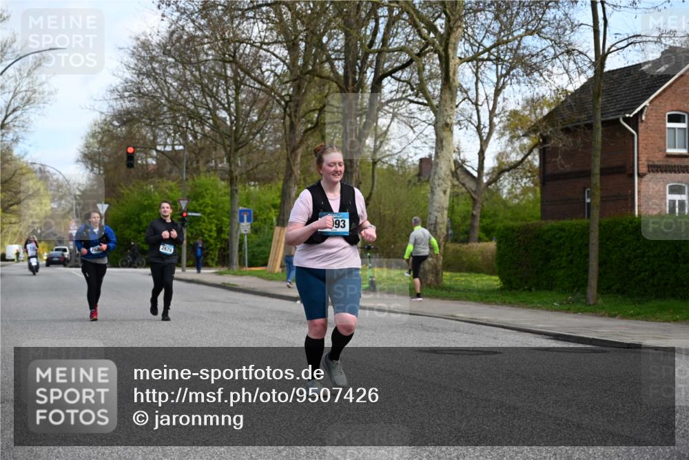 12.04.2026 - 45. Internationalen Wilhelmsburger Insellauf J. Mangold http://msf.ph/oto/9507426 12.04.2026 11:53:59 Ziel 2776, 2093, 2679, 2680 meine-sportfotos.de
