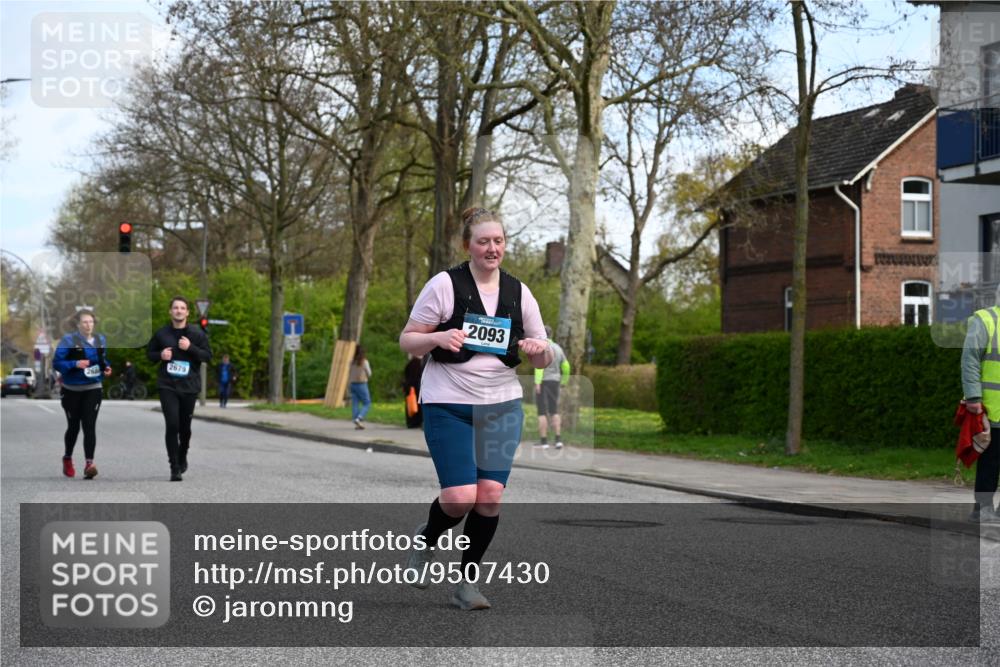12.04.2026 - 45. Internationalen Wilhelmsburger Insellauf J. Mangold http://msf.ph/oto/9507430 12.04.2026 11:53:59 Ziel 2776, 2093, 2679, 2680 meine-sportfotos.de
