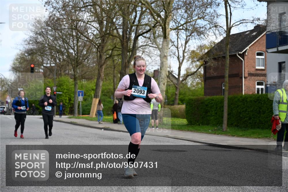 12.04.2026 - 45. Internationalen Wilhelmsburger Insellauf J. Mangold http://msf.ph/oto/9507431 12.04.2026 11:53:59 Ziel 2776, 2093, 2679, 2680 meine-sportfotos.de