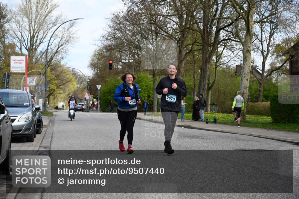 12.04.2026 - 45. Internationalen Wilhelmsburger Insellauf J. Mangold http://msf.ph/oto/9507440 12.04.2026 11:54:03 Ziel 2776, 2093, 2679, 2680 meine-sportfotos.de
