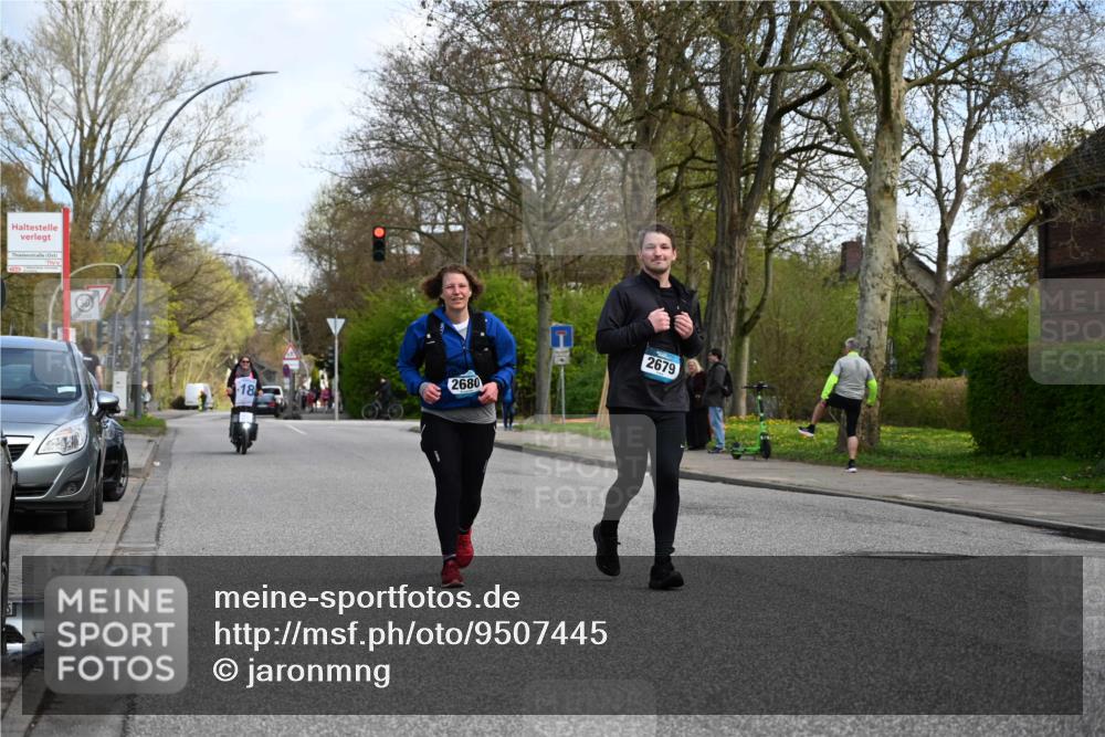 12.04.2026 - 45. Internationalen Wilhelmsburger Insellauf J. Mangold http://msf.ph/oto/9507445 12.04.2026 11:54:03 Ziel 2776, 2093, 2679, 2680 meine-sportfotos.de