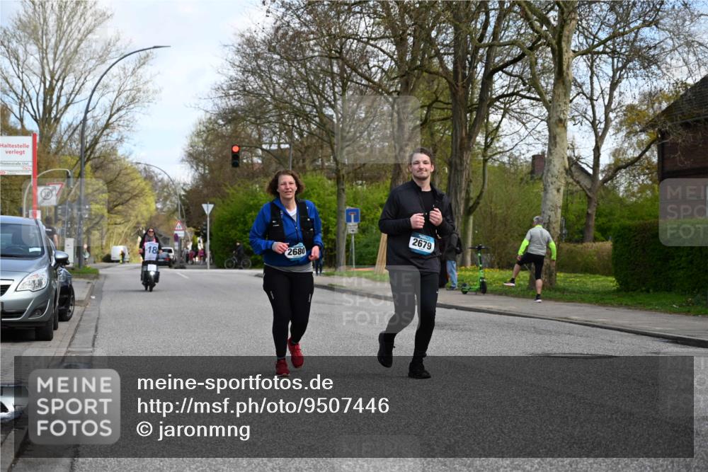 12.04.2026 - 45. Internationalen Wilhelmsburger Insellauf J. Mangold http://msf.ph/oto/9507446 12.04.2026 11:54:03 Ziel 2776, 2093, 2679, 2680 meine-sportfotos.de