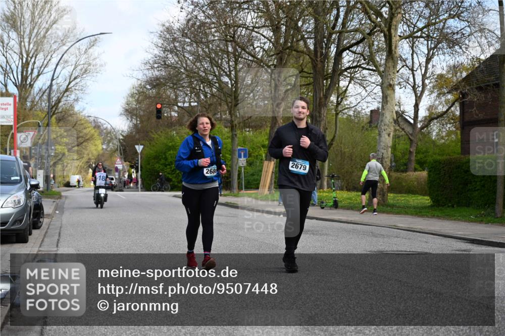 12.04.2026 - 45. Internationalen Wilhelmsburger Insellauf J. Mangold http://msf.ph/oto/9507448 12.04.2026 11:54:04 Ziel 2776, 2093, 2679, 2680 meine-sportfotos.de