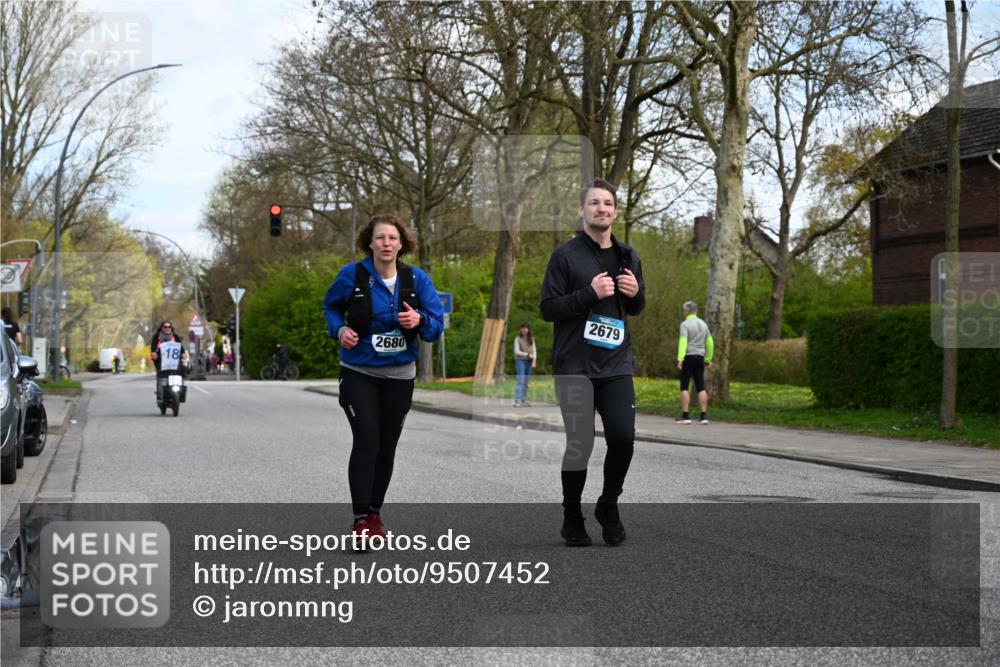 12.04.2026 - 45. Internationalen Wilhelmsburger Insellauf J. Mangold http://msf.ph/oto/9507452 12.04.2026 11:54:04 Ziel 2776, 2093, 2679, 2680 meine-sportfotos.de
