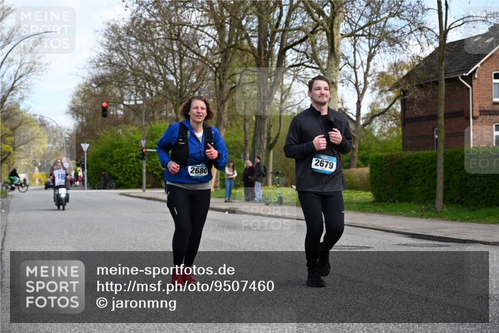 12.04.2026 - 45. Internationalen Wilhelmsburger Insellauf J. Mangold http://msf.ph/oto/9507460 12.04.2026 11:54:05 Ziel 2776, 2093, 2679, 2680 meine-sportfotos.de
