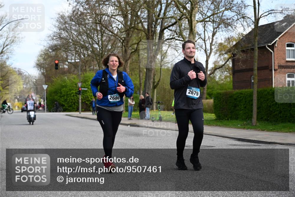 12.04.2026 - 45. Internationalen Wilhelmsburger Insellauf J. Mangold http://msf.ph/oto/9507461 12.04.2026 11:54:05 Ziel 2776, 2093, 2679, 2680 meine-sportfotos.de