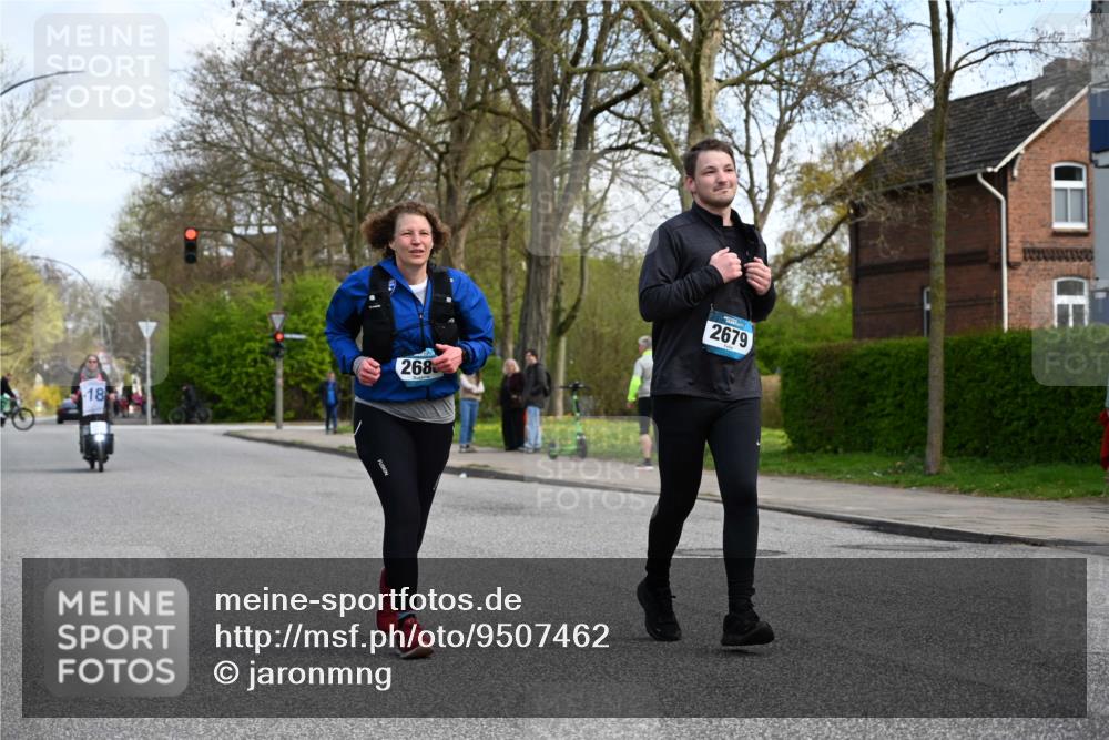 12.04.2026 - 45. Internationalen Wilhelmsburger Insellauf J. Mangold http://msf.ph/oto/9507462 12.04.2026 11:54:05 Ziel 2776, 2093, 2679, 2680 meine-sportfotos.de