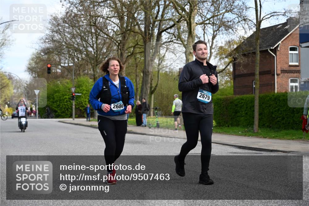 12.04.2026 - 45. Internationalen Wilhelmsburger Insellauf J. Mangold http://msf.ph/oto/9507463 12.04.2026 11:54:05 Ziel 2776, 2093, 2679, 2680 meine-sportfotos.de