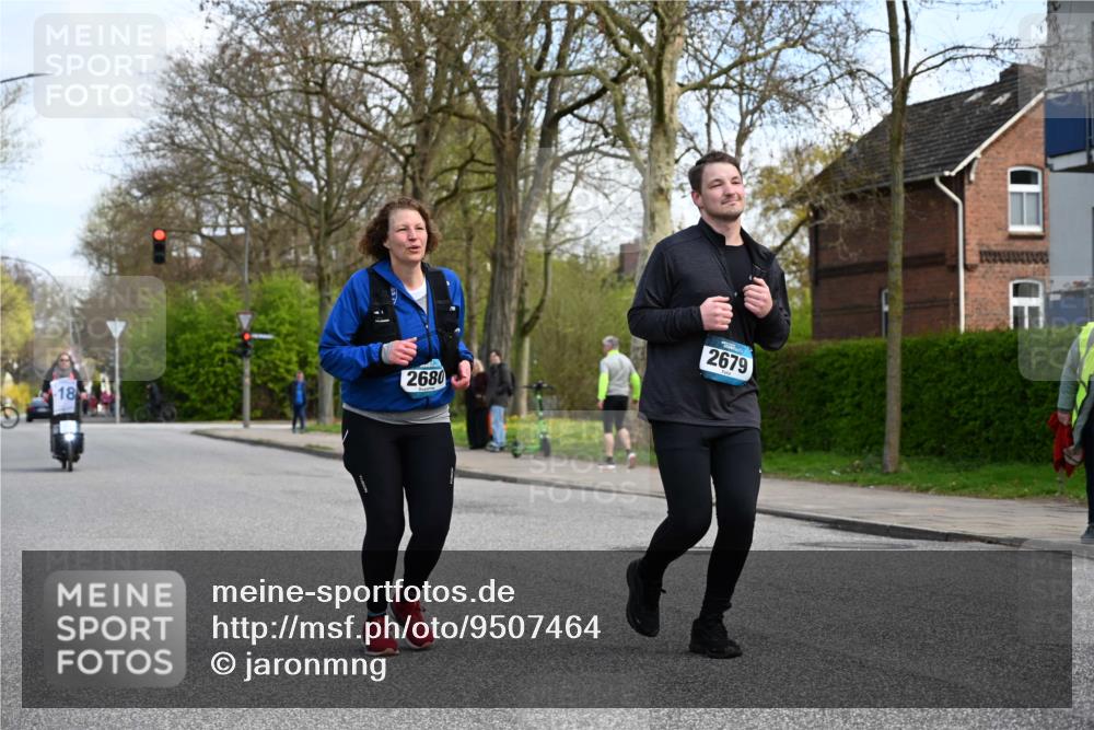 12.04.2026 - 45. Internationalen Wilhelmsburger Insellauf J. Mangold http://msf.ph/oto/9507464 12.04.2026 11:54:05 Ziel 2776, 2093, 2679, 2680 meine-sportfotos.de