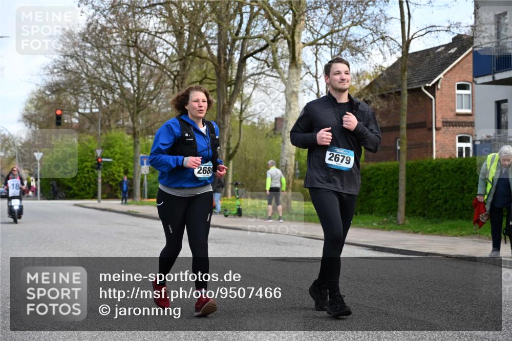 12.04.2026 - 45. Internationalen Wilhelmsburger Insellauf J. Mangold http://msf.ph/oto/9507466 12.04.2026 11:54:05 Ziel 2776, 2093, 2679, 2680 meine-sportfotos.de
