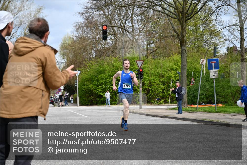 12.04.2026 - 45. Internationalen Wilhelmsburger Insellauf J. Mangold http://msf.ph/oto/9507477 12.04.2026 12:45:44 Ziel 5722, 4093 meine-sportfotos.de