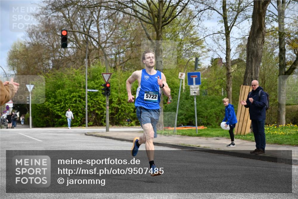 12.04.2026 - 45. Internationalen Wilhelmsburger Insellauf J. Mangold http://msf.ph/oto/9507485 12.04.2026 12:45:44 Ziel 5722, 4093 meine-sportfotos.de