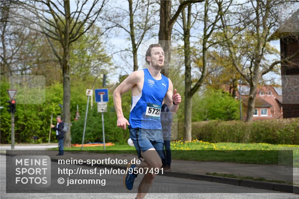 12.04.2026 - 45. Internationalen Wilhelmsburger Insellauf J. Mangold http://msf.ph/oto/9507491 12.04.2026 12:45:45 Ziel 5722, 4093 meine-sportfotos.de