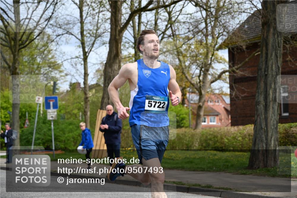 12.04.2026 - 45. Internationalen Wilhelmsburger Insellauf J. Mangold http://msf.ph/oto/9507493 12.04.2026 12:45:45 Ziel 5722, 4093 meine-sportfotos.de