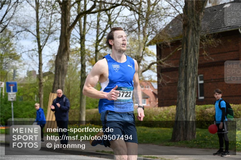 12.04.2026 - 45. Internationalen Wilhelmsburger Insellauf J. Mangold http://msf.ph/oto/9507494 12.04.2026 12:45:45 Ziel 5722, 4093 meine-sportfotos.de