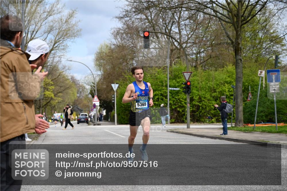 12.04.2026 - 45. Internationalen Wilhelmsburger Insellauf J. Mangold http://msf.ph/oto/9507516 12.04.2026 12:46:43 Ziel 3389, 5365, 3048, 3048, 5413, 4656, 5556, 5709, 3750, 3301 meine-sportfotos.de