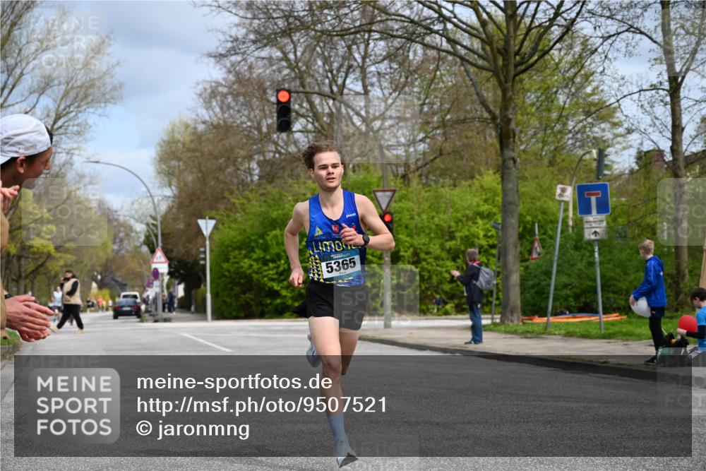 12.04.2026 - 45. Internationalen Wilhelmsburger Insellauf J. Mangold http://msf.ph/oto/9507521 12.04.2026 12:46:44 Ziel 3389, 5365, 3048, 5413, 4656, 5556, 5709, 3750, 3301 meine-sportfotos.de