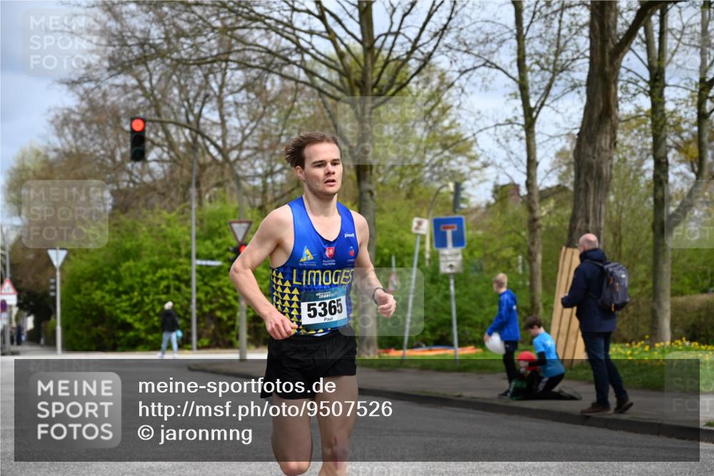 12.04.2026 - 45. Internationalen Wilhelmsburger Insellauf J. Mangold http://msf.ph/oto/9507526 12.04.2026 12:46:44 Ziel 3389, 5365, 3048, 5413, 4656, 5556, 5709, 3750, 3301 meine-sportfotos.de