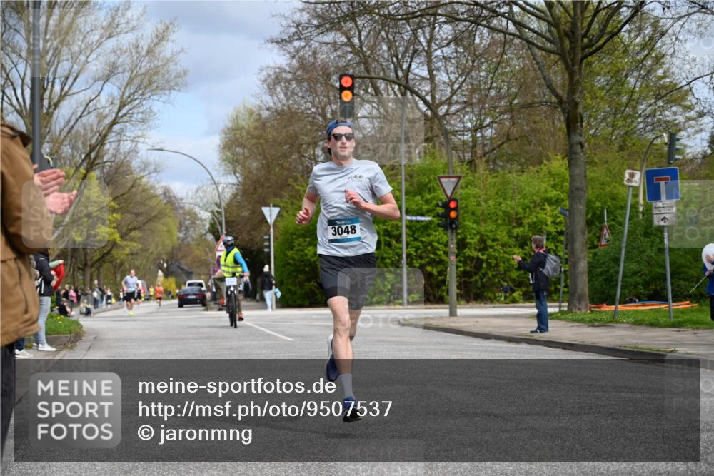 12.04.2026 - 45. Internationalen Wilhelmsburger Insellauf J. Mangold http://msf.ph/oto/9507537 12.04.2026 12:46:56 Ziel 3048, 5413, 4656, 5556, 5709, 3750, 3301, 4466 meine-sportfotos.de
