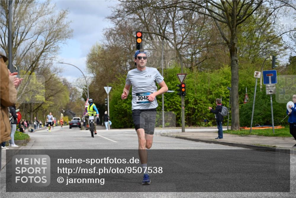 12.04.2026 - 45. Internationalen Wilhelmsburger Insellauf J. Mangold http://msf.ph/oto/9507538 12.04.2026 12:46:56 Ziel 3048, 5413, 4656, 5556, 5709, 3750, 3301, 4466 meine-sportfotos.de