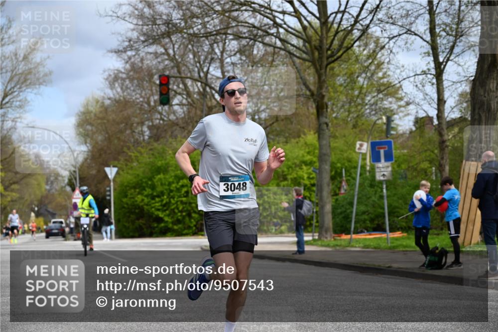 12.04.2026 - 45. Internationalen Wilhelmsburger Insellauf J. Mangold http://msf.ph/oto/9507543 12.04.2026 12:46:56 Ziel 3048, 5413, 4656, 5556, 5709, 3750, 3301, 4466 meine-sportfotos.de