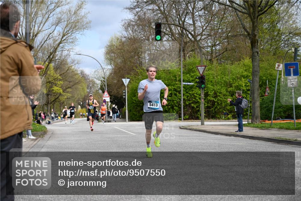 12.04.2026 - 45. Internationalen Wilhelmsburger Insellauf J. Mangold http://msf.ph/oto/9507550 12.04.2026 12:47:04 Ziel 3048, 5413, 4656, 5556, 5709, 3750, 3750, 3301, 4466, 5495, 3452 meine-sportfotos.de