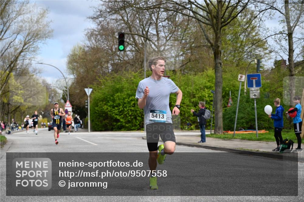 12.04.2026 - 45. Internationalen Wilhelmsburger Insellauf J. Mangold http://msf.ph/oto/9507558 12.04.2026 12:47:04 Ziel 3048, 5413, 4656, 5556, 5709, 3750, 3750, 3301, 4466, 5495, 3452 meine-sportfotos.de