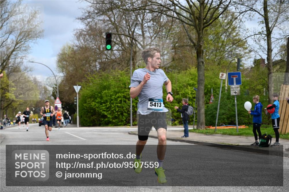 12.04.2026 - 45. Internationalen Wilhelmsburger Insellauf J. Mangold http://msf.ph/oto/9507559 12.04.2026 12:47:04 Ziel 3048, 5413, 4656, 5556, 5709, 3750, 3750, 3301, 4466, 5495, 3452 meine-sportfotos.de