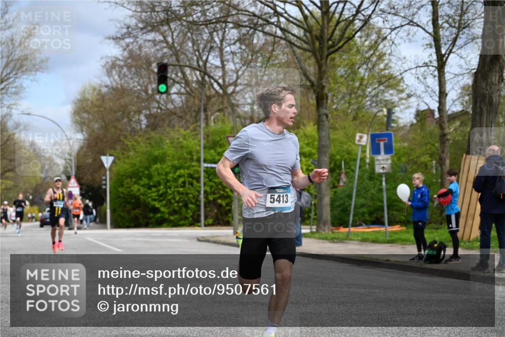 12.04.2026 - 45. Internationalen Wilhelmsburger Insellauf J. Mangold http://msf.ph/oto/9507561 12.04.2026 12:47:05 Ziel 3048, 5413, 4656, 5556, 5709, 3750, 3301, 4466, 5495, 3452, 4877 meine-sportfotos.de