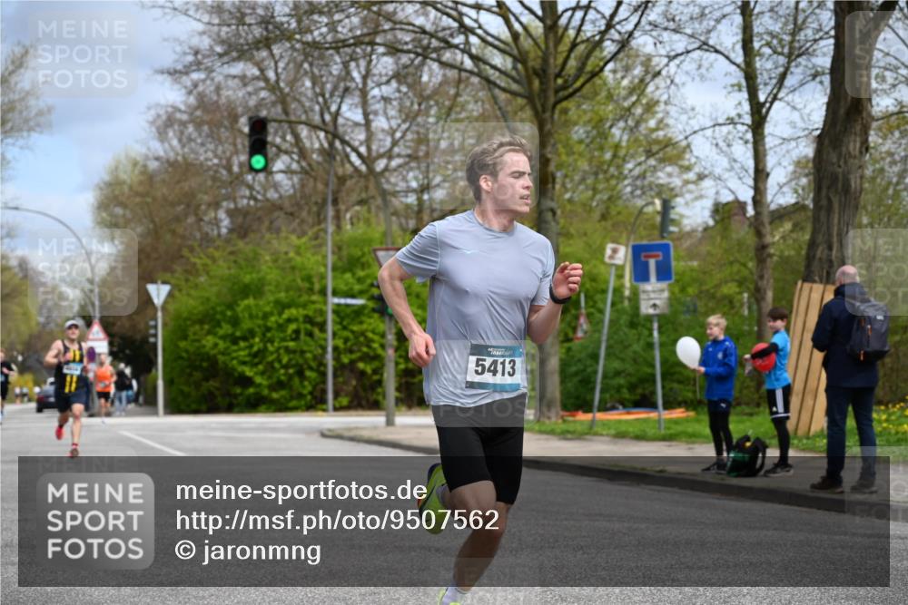 12.04.2026 - 45. Internationalen Wilhelmsburger Insellauf J. Mangold http://msf.ph/oto/9507562 12.04.2026 12:47:05 Ziel 3048, 5413, 4656, 5556, 5709, 3750, 3301, 4466, 5495, 3452, 4877 meine-sportfotos.de
