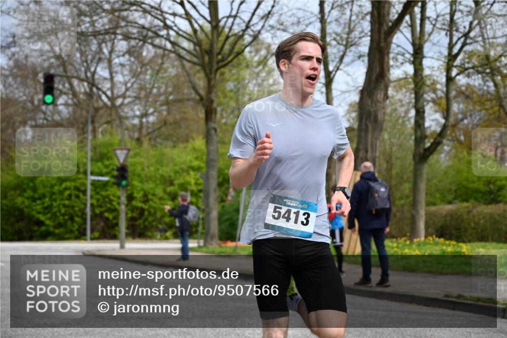 12.04.2026 - 45. Internationalen Wilhelmsburger Insellauf J. Mangold http://msf.ph/oto/9507566 12.04.2026 12:47:05 Ziel 3048, 5413, 4656, 5556, 5709, 3750, 3301, 4466, 5495, 3452, 4877 meine-sportfotos.de