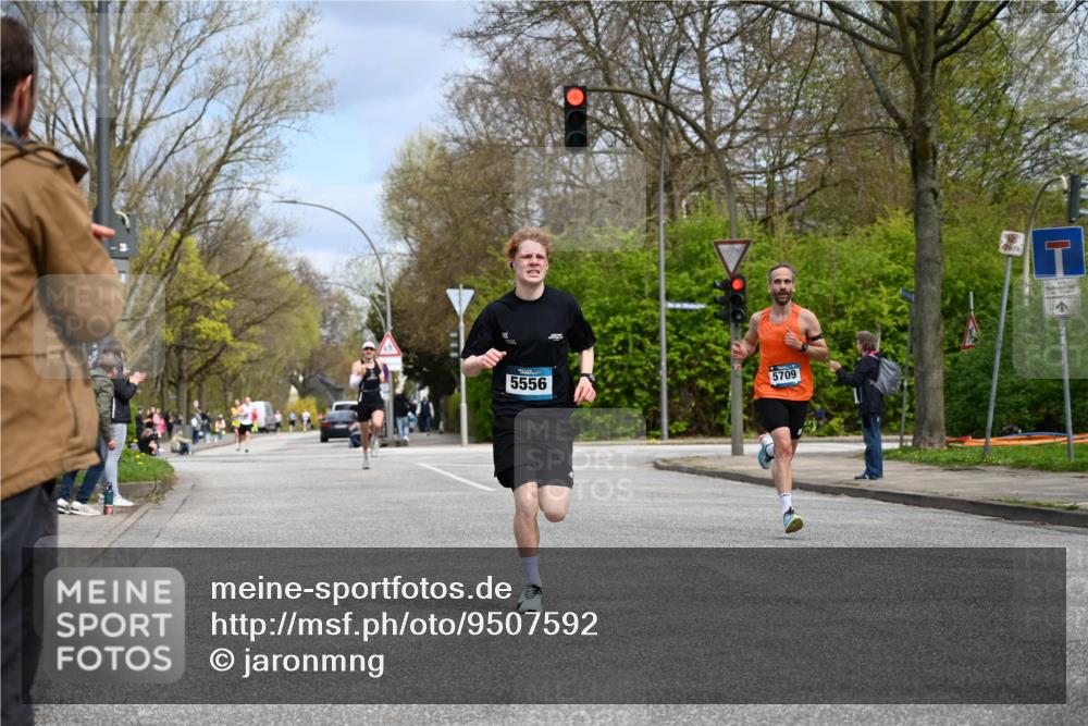 12.04.2026 - 45. Internationalen Wilhelmsburger Insellauf J. Mangold http://msf.ph/oto/9507592 12.04.2026 12:47:11 Ziel 5413, 4656, 5556, 5709, 3750, 3301, 4466, 5495, 3452, 4877, 4874 meine-sportfotos.de