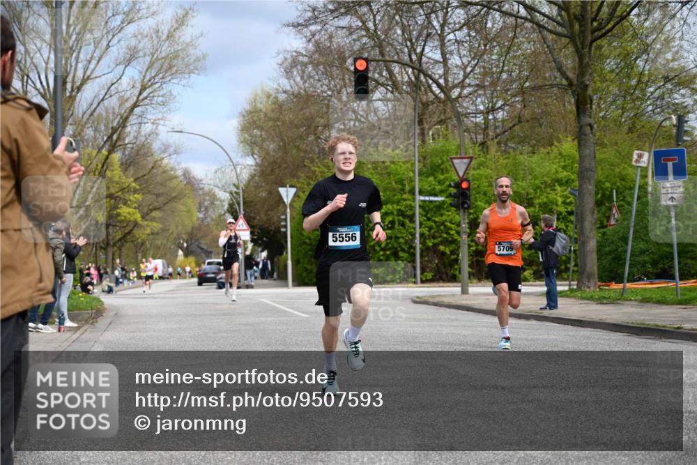 12.04.2026 - 45. Internationalen Wilhelmsburger Insellauf J. Mangold http://msf.ph/oto/9507593 12.04.2026 12:47:11 Ziel 5413, 4656, 5556, 5709, 3750, 3301, 4466, 5495, 3452, 4877, 4874 meine-sportfotos.de