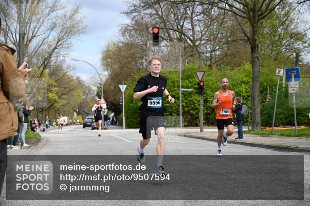 12.04.2026 - 45. Internationalen Wilhelmsburger Insellauf J. Mangold http://msf.ph/oto/9507594 12.04.2026 12:47:11 Ziel 5413, 4656, 5556, 5709, 3750, 3301, 4466, 5495, 3452, 4877, 4874 meine-sportfotos.de