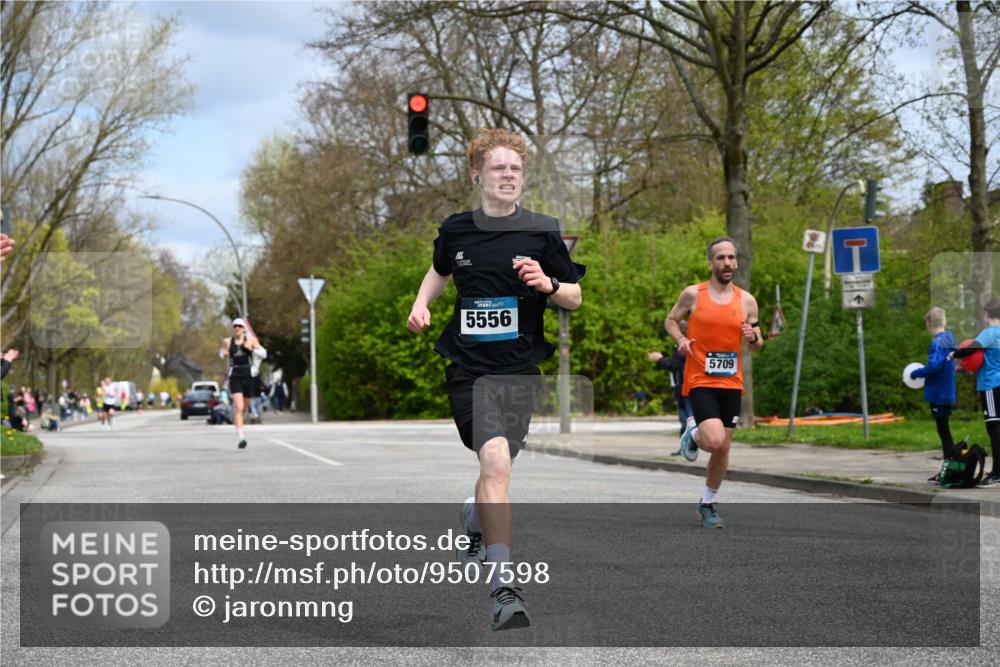 12.04.2026 - 45. Internationalen Wilhelmsburger Insellauf J. Mangold http://msf.ph/oto/9507598 12.04.2026 12:47:11 Ziel 5413, 4656, 5556, 5709, 3750, 3301, 4466, 5495, 3452, 4877, 4874 meine-sportfotos.de