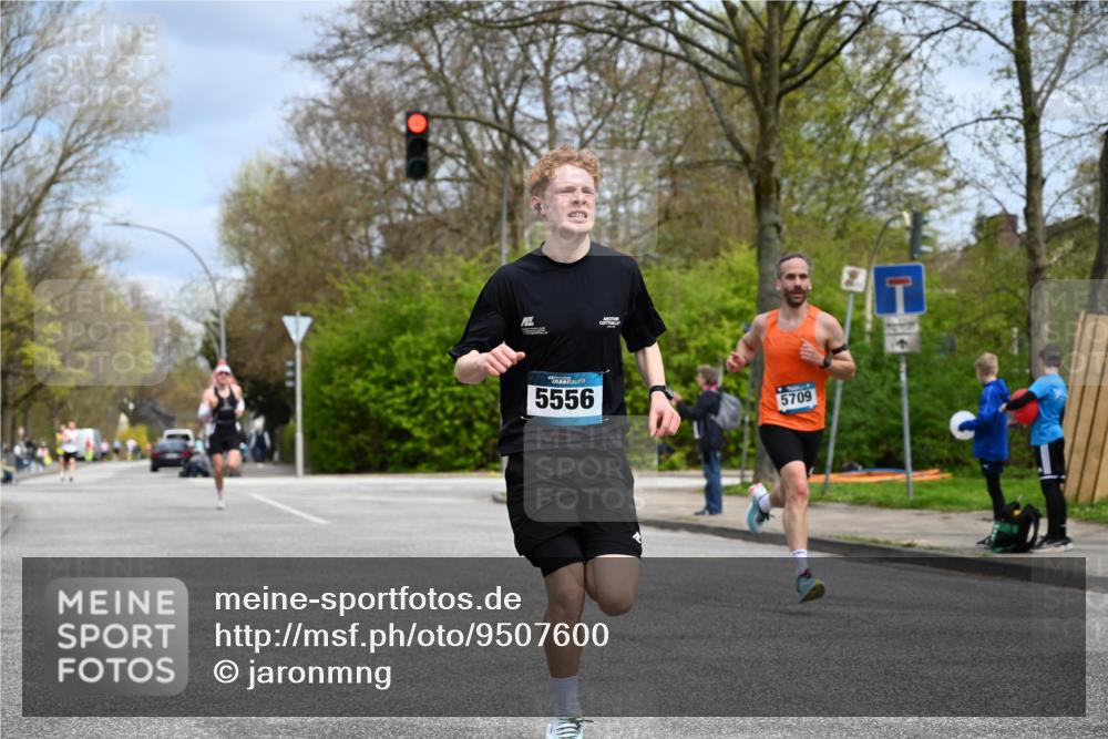 12.04.2026 - 45. Internationalen Wilhelmsburger Insellauf J. Mangold http://msf.ph/oto/9507600 12.04.2026 12:47:11 Ziel 5413, 4656, 5556, 5709, 3750, 3301, 4466, 5495, 3452, 4877, 4874 meine-sportfotos.de