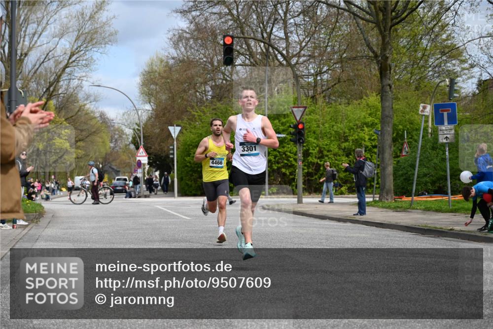 12.04.2026 - 45. Internationalen Wilhelmsburger Insellauf J. Mangold http://msf.ph/oto/9507609 12.04.2026 12:47:23 Ziel 5709, 3750, 3301, 4466, 5495, 3452, 4877, 4874, 5607, 5364 meine-sportfotos.de
