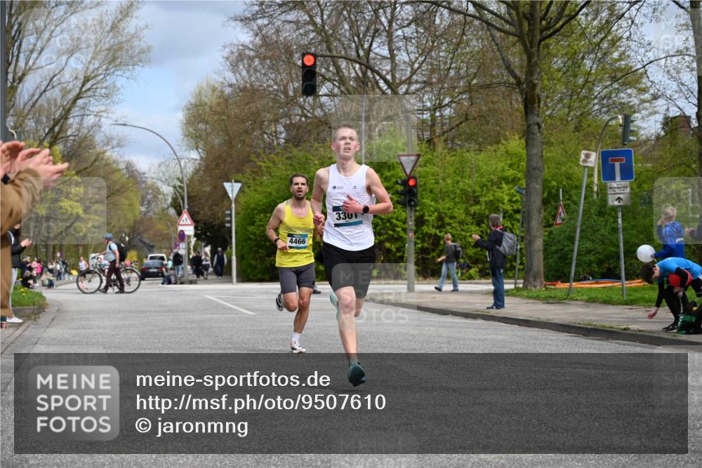 12.04.2026 - 45. Internationalen Wilhelmsburger Insellauf J. Mangold http://msf.ph/oto/9507610 12.04.2026 12:47:23 Ziel 5709, 3750, 3301, 4466, 5495, 3452, 4877, 4874, 5607, 5364 meine-sportfotos.de