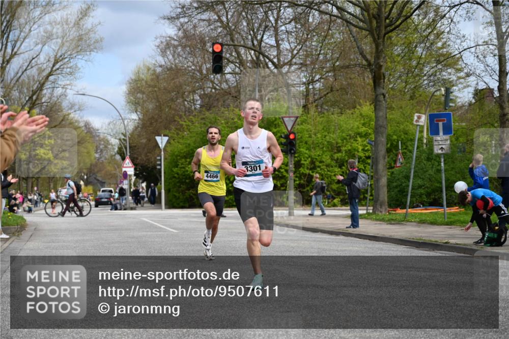 12.04.2026 - 45. Internationalen Wilhelmsburger Insellauf J. Mangold http://msf.ph/oto/9507611 12.04.2026 12:47:23 Ziel 5709, 3750, 3301, 4466, 5495, 3452, 4877, 4874, 5607, 5364 meine-sportfotos.de