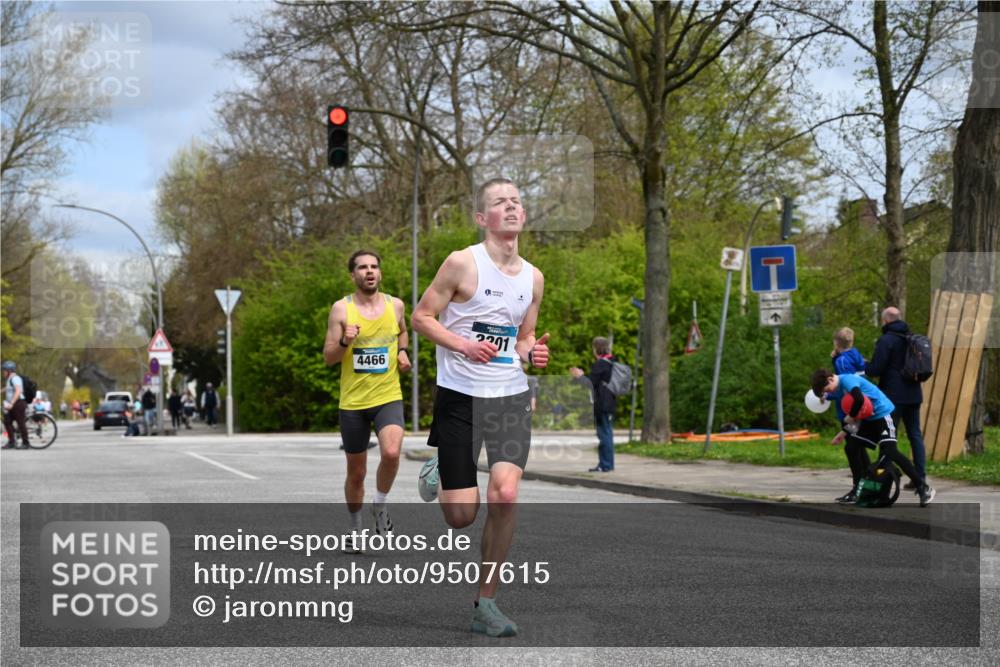 12.04.2026 - 45. Internationalen Wilhelmsburger Insellauf J. Mangold http://msf.ph/oto/9507615 12.04.2026 12:47:23 Ziel 5709, 3750, 3301, 4466, 5495, 3452, 4877, 4874, 5607, 5364 meine-sportfotos.de
