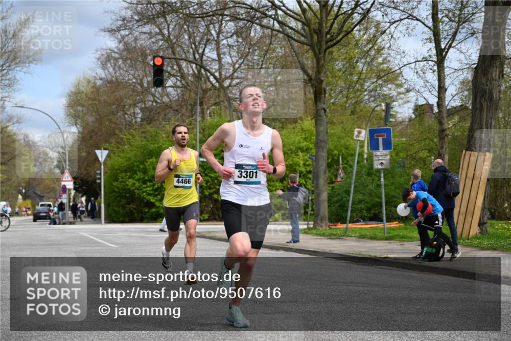 12.04.2026 - 45. Internationalen Wilhelmsburger Insellauf J. Mangold http://msf.ph/oto/9507616 12.04.2026 12:47:23 Ziel 5709, 3750, 3301, 4466, 5495, 3452, 4877, 4874, 5607, 5364 meine-sportfotos.de