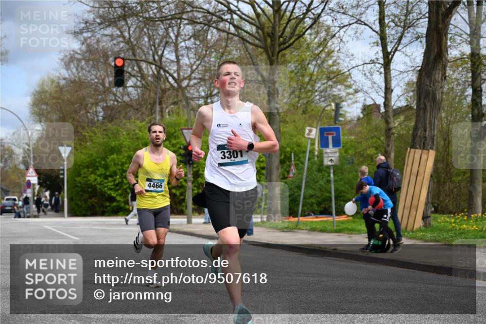 12.04.2026 - 45. Internationalen Wilhelmsburger Insellauf J. Mangold http://msf.ph/oto/9507618 12.04.2026 12:47:24 Ziel 5709, 3750, 3301, 4466, 5495, 3452, 4877, 4874, 5607, 5364 meine-sportfotos.de