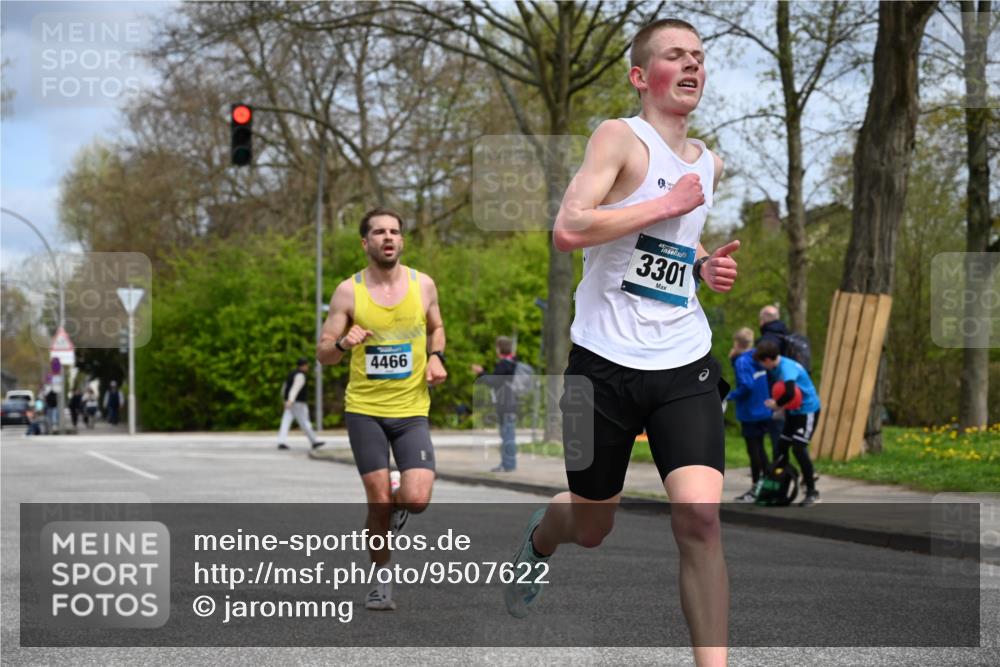 12.04.2026 - 45. Internationalen Wilhelmsburger Insellauf J. Mangold http://msf.ph/oto/9507622 12.04.2026 12:47:24 Ziel 5709, 3750, 3301, 4466, 5495, 3452, 4877, 4874, 5607, 5364 meine-sportfotos.de