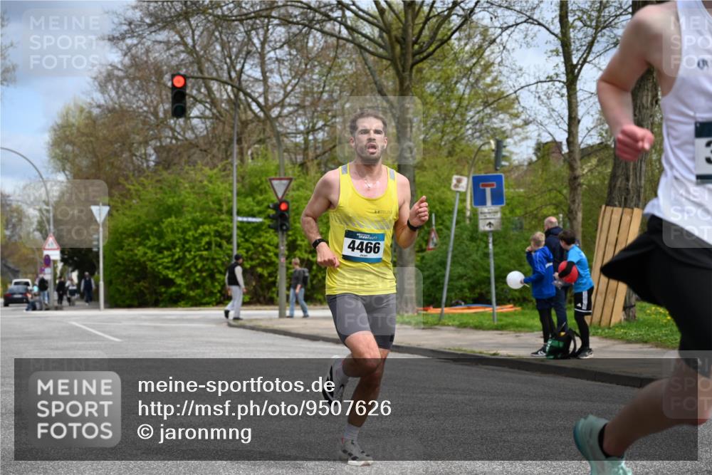 12.04.2026 - 45. Internationalen Wilhelmsburger Insellauf J. Mangold http://msf.ph/oto/9507626 12.04.2026 12:47:24 Ziel 5709, 3750, 3301, 4466, 5495, 3452, 4877, 4874, 5607, 5364 meine-sportfotos.de