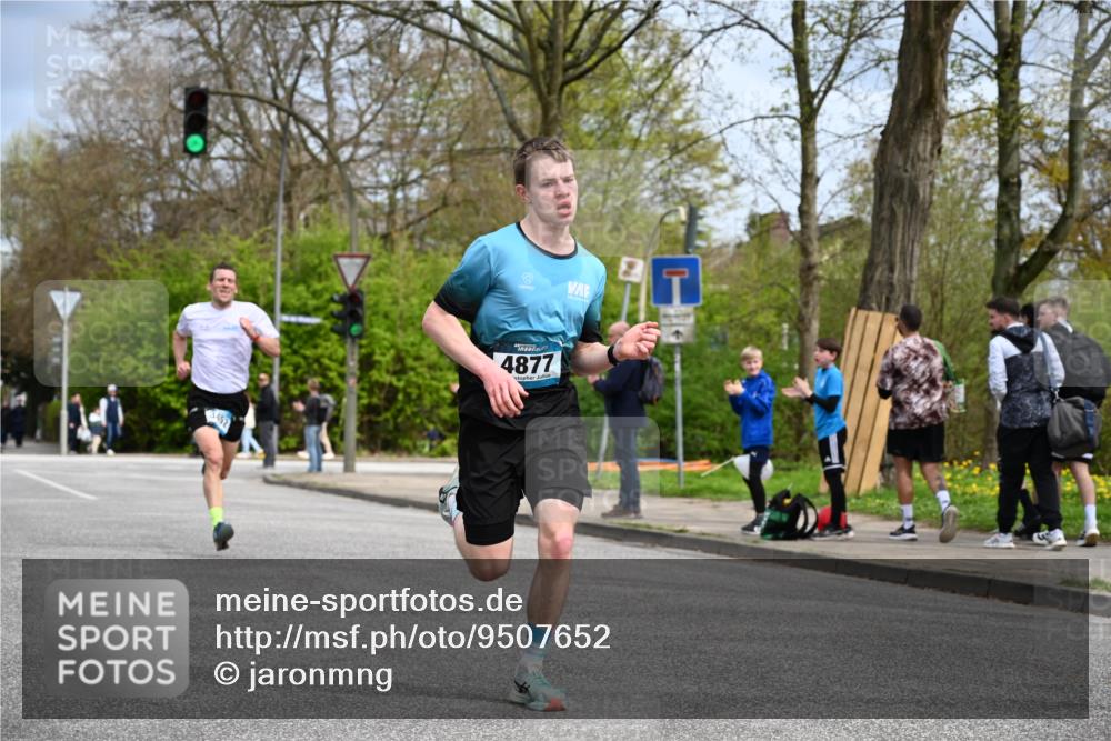 12.04.2026 - 45. Internationalen Wilhelmsburger Insellauf J. Mangold http://msf.ph/oto/9507652 12.04.2026 12:47:42 Ziel 5495, 3452, 4877, 4874, 5607, 5364, 5853, 5853 meine-sportfotos.de