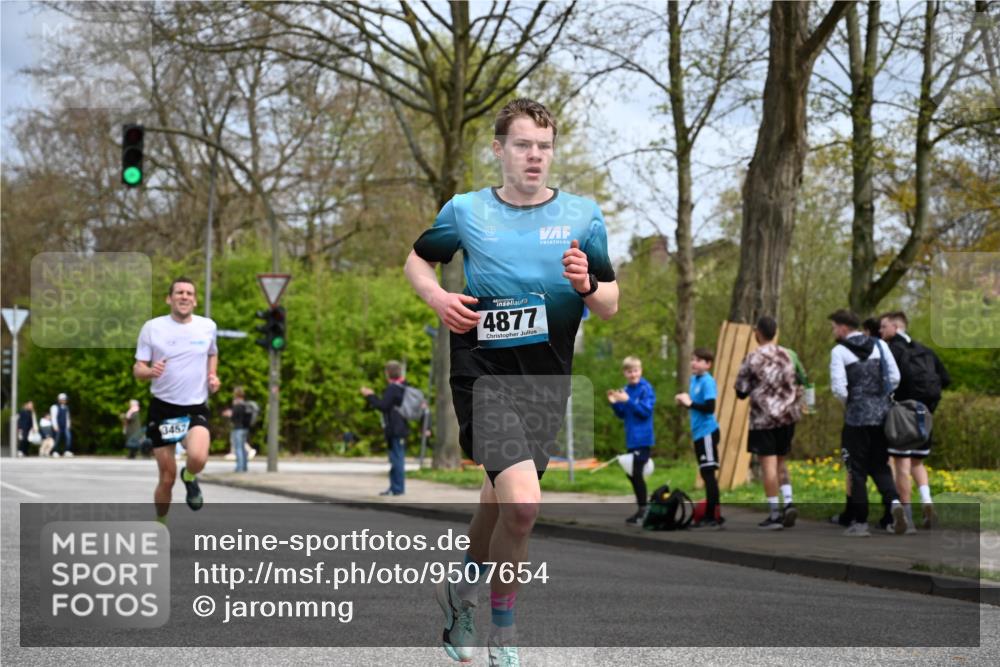 12.04.2026 - 45. Internationalen Wilhelmsburger Insellauf J. Mangold http://msf.ph/oto/9507654 12.04.2026 12:47:42 Ziel 5495, 3452, 4877, 4874, 5607, 5364, 5853, 5853 meine-sportfotos.de