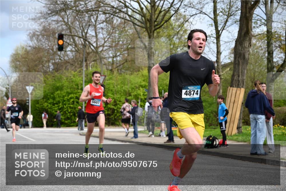 12.04.2026 - 45. Internationalen Wilhelmsburger Insellauf J. Mangold http://msf.ph/oto/9507675 12.04.2026 12:47:53 Ziel 4877, 4874, 5607, 5364, 5853, 3159 meine-sportfotos.de