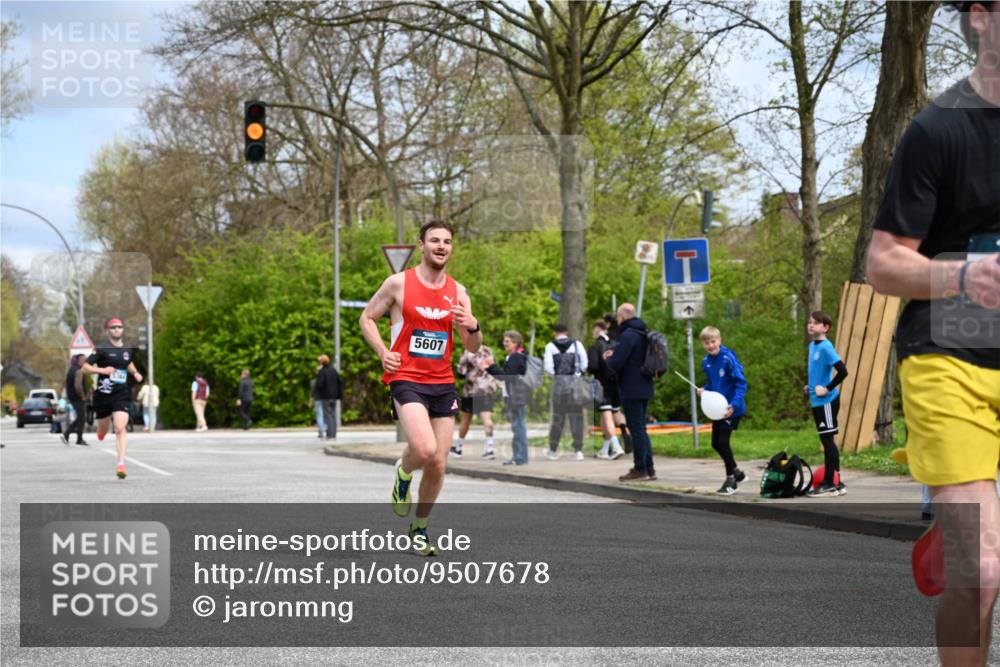 12.04.2026 - 45. Internationalen Wilhelmsburger Insellauf J. Mangold http://msf.ph/oto/9507678 12.04.2026 12:47:53 Ziel 4877, 4874, 5607, 5364, 5853, 3159 meine-sportfotos.de