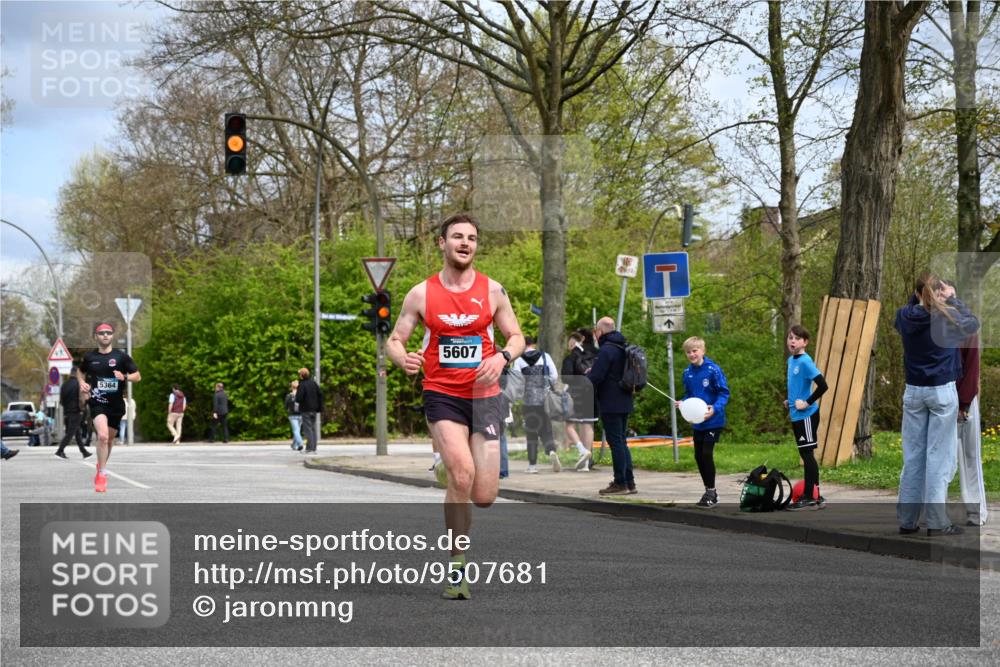 12.04.2026 - 45. Internationalen Wilhelmsburger Insellauf J. Mangold http://msf.ph/oto/9507681 12.04.2026 12:47:53 Ziel 4877, 4874, 5607, 5364, 5853, 3159 meine-sportfotos.de