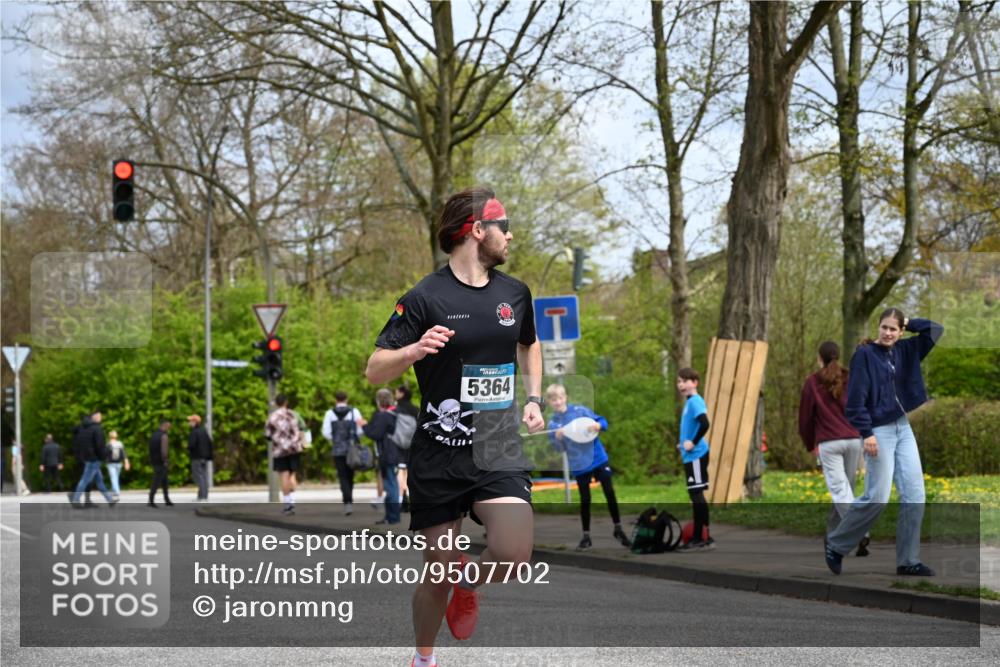 12.04.2026 - 45. Internationalen Wilhelmsburger Insellauf J. Mangold http://msf.ph/oto/9507702 12.04.2026 12:47:56 Ziel 4874, 5607, 5364, 5853, 3159, 4677, 4240 meine-sportfotos.de